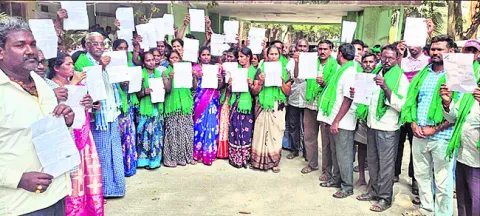 మా భూములు లాక్కోవద్దు ‘బాబూ’ 