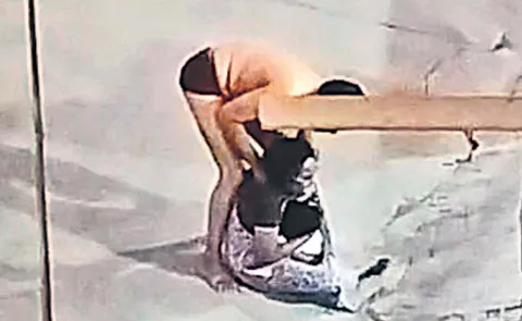 incident in Mancherial: Constable brutally beats wife on road