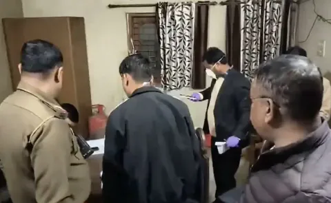 Lawyer Her CA Son And Daughter Attempt Suicide Man Dies15