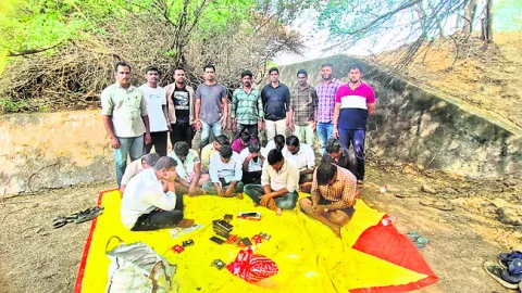 12 మంది పేకాటరాయుళ్ల అరెస్టు 