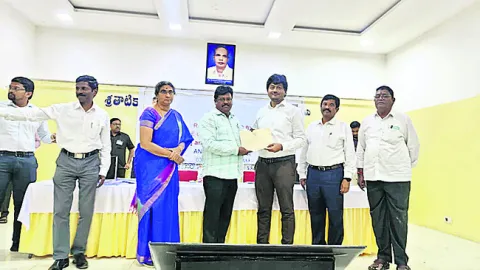 ● కార్యదర్శికి ప్రశంసలు