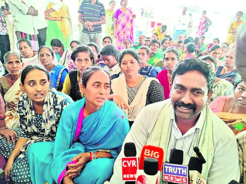 ‘విద్యార్థిని హత్యచేసిన వారిని అరెస్టు చేయాలి’ 