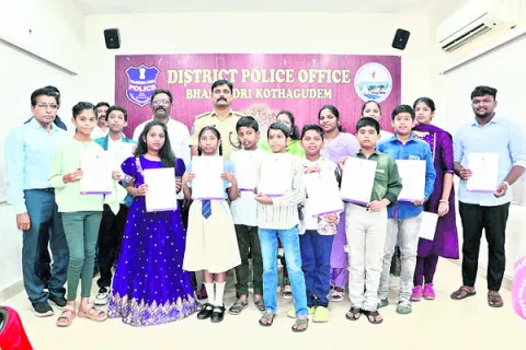 లండన్‌ ట్రినిటీ పరీక్షల్లో ప్రతిభ
