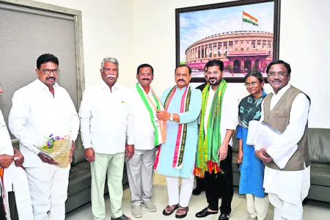 కాంగ్రెస్‌ గూటికి చెన్నూర్‌ తాజా మాజీ చైర్‌పర్సన్‌
