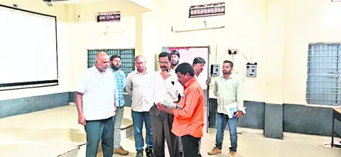 ఎన్నికల ప్రక్రియ నిష్పక్షపాతంగా నిర్వహించాలి 