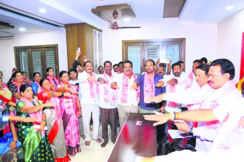 కాంగ్రెస్‌ను చిత్తుగా ఓడించాలి