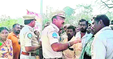 ఎఫ్‌డీపీటీ వాహనం అడ్డగింత