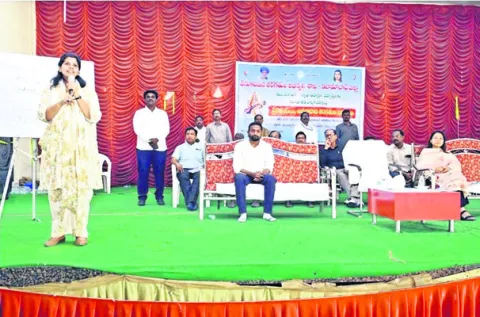 చదువుతో ఉన్నత శిఖరాలను చేరుకోవాలి