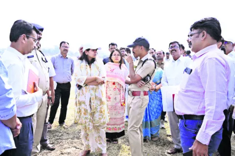 అధికారులు సమన్వయంతో  పని చేయాలి 
