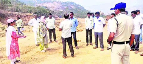 అక్రమ మైనింగ్‌ పరిశీలన 