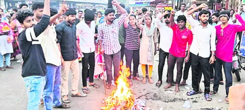 విద్యార్థి నేతల కిడ్నాప్‌ దారుణం