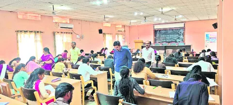 కేయూలో పీజీ మూడో  సెమిస్టర్‌ పరీక్షలు షురూ
