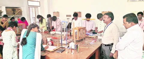 ప్రశాంతంగా ప్రయోగ పరీక్షలు 