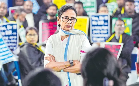 SC To Hear Mamata Banerjee Plea Against ECI Over Bengal SIR14