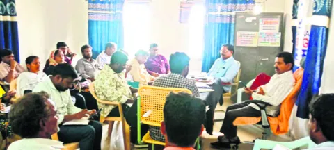 ఉపాధి హామీ కూలీల సంఖ్య గణనీయంగా పెంచాలి