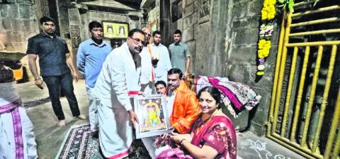 దేవస్థానానికి ప్రత్యామ్నాయ స్థలాలు ఇవ్వాల్సిందే..