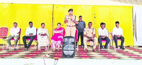 ఎన్నికల నియమావళి పాటించాలి