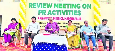 పన్ను వసూళ్లలో నిర్లక్ష్యం వద్దు 