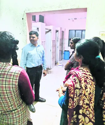 మెనూ ప్రకారం భోజనం  అందించాలి