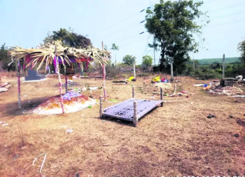 ఆహ్లాదం పంచాల్సిన  చోట అంత్యక్రియలా..?