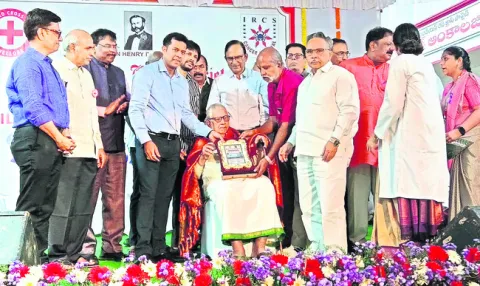 రెడ్‌క్రాస్‌ కేన్సర్‌ ఆస్పత్రి సేవలు ఎనలేనివి 