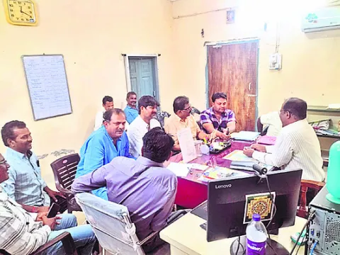 రైతుల సమస్యలు పరిష్కరించాలి