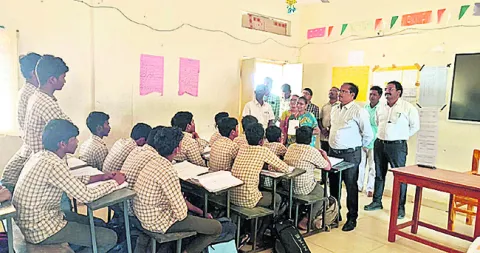 చదువుతోనే గౌరవం 