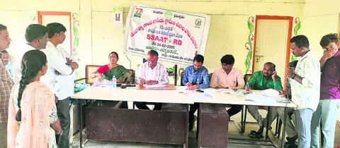 అక్రమాలకు పాల్పడితే కఠిన చర్యలు