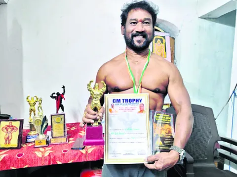 పట్టుబట్టి పతకం పట్టాడు