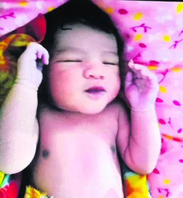 చిన్నారి అనుమానాస్పద మృతి 