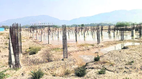 పునాదుల్లోనే పద్మశాలీ భవనం
