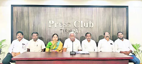 కూటమి నేతల అక్రమాలు మితిమీరుతున్నాయ్‌!