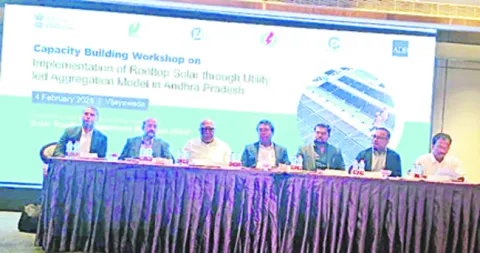 సోలార్‌ విద్యుత్‌ వినియోగంపై దృష్టి పెట్టాలి 