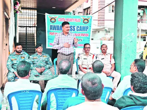 14 నుంచి 21 వరకు బోట్ల నిలుపుదల