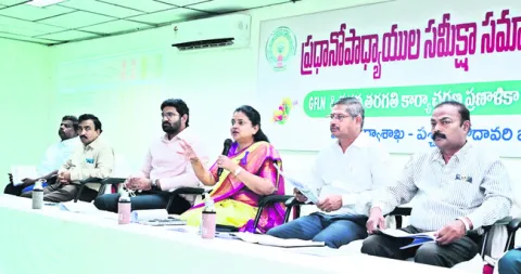 ‘పది’ ఫలితాల్లో జిల్లాను ప్రథమ స్థానంలో నిలపాలి 