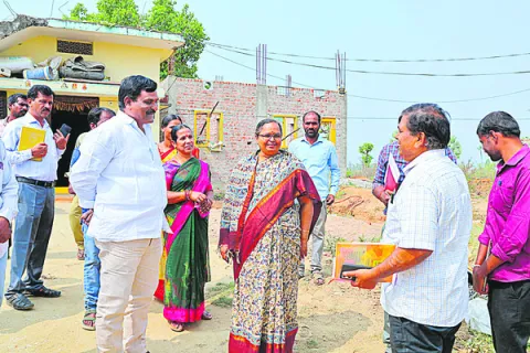 గృహ నిర్మాణాల్లో వేగం పెంచాలి