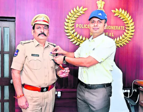 డీసీపీకి ‘ఉత్కృష్ట’ పతకం అందజేత