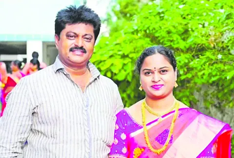 బరిలో భార్యాభర్తలు 
