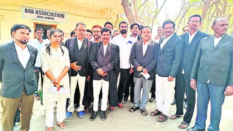 న్యాయవాదుల నిరసన