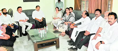 అంబటి కుటుంబానికి పరామర్శ 