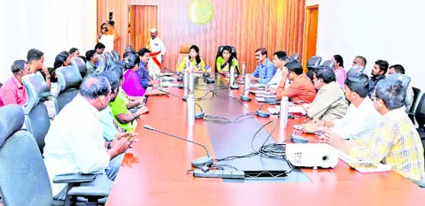 ఇళ్లు కోల్పోతున్న వారిని ఆదుకునేందుకు సిద్ధం