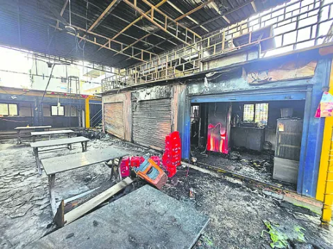 ఫుడ్‌ కోర్టులో అగ్ని ప్రమాదం 