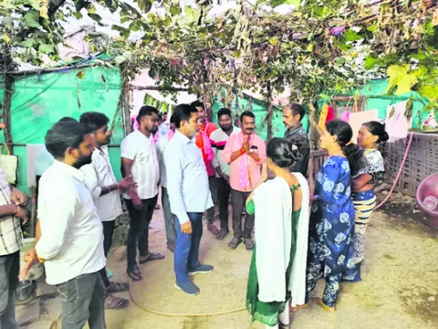 నమ్మి మోసపోతే.. గోసపడక తప్పదు