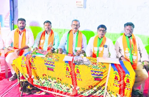 ప్రజాధనాన్ని లూఠీ చేస్తున్న కాంగ్రెస్‌