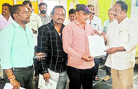 ఉద్యోగుల బకాయిలు సత్వరం విడుదల చేయాలి