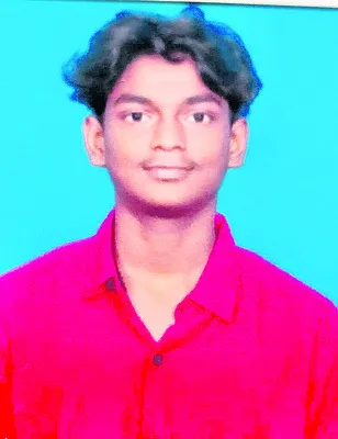 డిఫెన్స్‌ అకాడమీలో విద్యార్థి అత్మహత్య