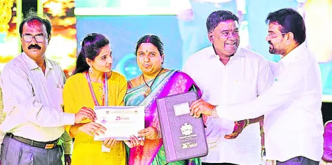 పిల్లల భవిష్యత్‌పై తల్లిదండ్రుల పాత్ర కీలకం 
