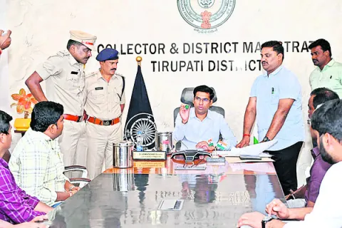 రెండిళ్లలో చోరీ 