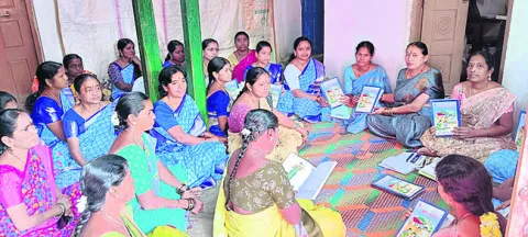 అమ్మకు అక్షర వికాసం