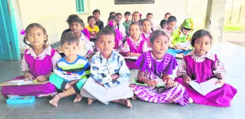 నేలబారు చదువులు